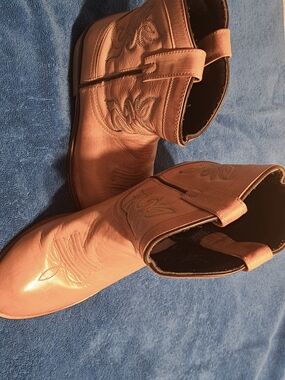dingo Women's Tan Western Ankle Booties with Embroidered Detail